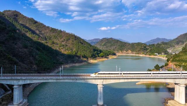 高铁最低四折起！千岛湖说：“这个时候，见面更容易了……”