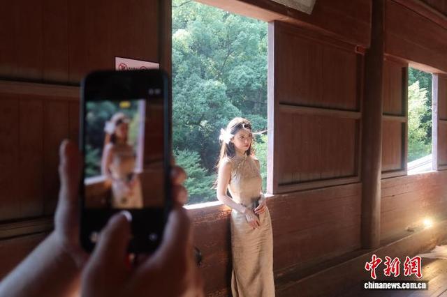 杭州六和塔火“出圈” 文物保护和打卡热潮如何平衡？