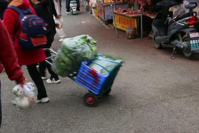 龙泉的早高峰在西河综合市场