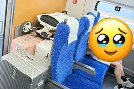 乘客称高铁末排座椅空间被行李占满，无法调节，12306回应图片