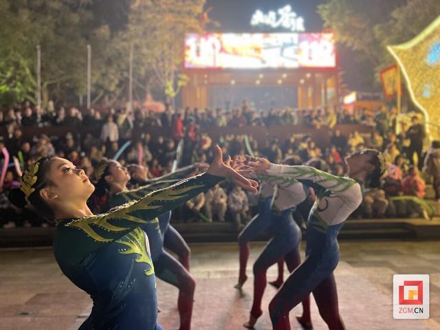 盏灯映河 技惊四座！自贡杂技点亮研学之夜