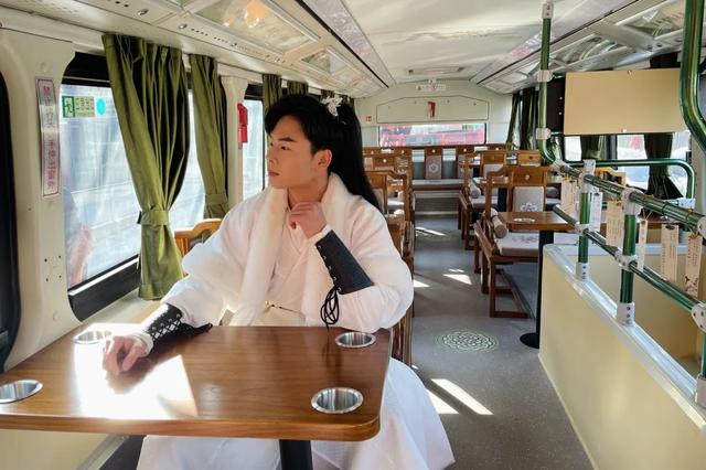 跟着唐诗游长安!乘西安城市观光车,体验“斗酒诗百篇”的浪漫!