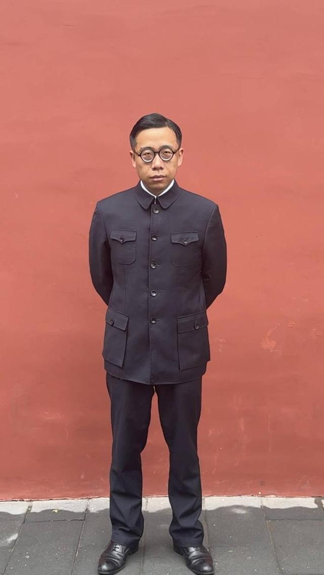 安徽小伙神似溥仪走红