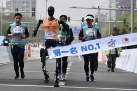 马上评｜机器人马拉松，也是具身智能产业的加速跑图片