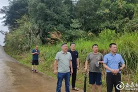 水洞底镇：人大代表闻“汛”而动 积极开展防汛救灾工作图片