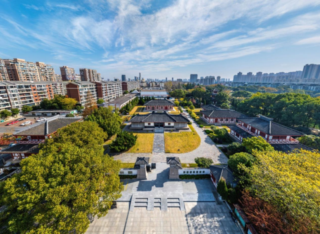 初冬雨山，开启一场“暖”意融融的 “City walk”！