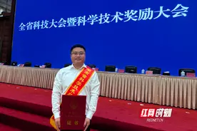 教师风采｜潜心深耕结硕果  创新科研铸强国——记湖南省技术发明奖二等奖获得者、长沙理工大学教授张明军图片