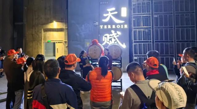 跨越山海的支持，就藏在这包裹里