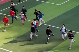 青少年国产跑鞋市场调查图片