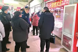 防火监督员：检查宣传同步走图片