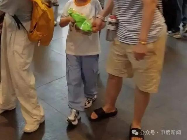 太令人不适！网友曝光这一幕：“像是刚野餐完了一样”，上海自然博物馆呼吁→