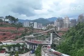 首个东盟国家免签旅游团入境 中国东盟互联互通实现“加速度”图片