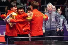 体坛联播｜孙颖莎陈梦感慨“团队的力量”，曼联遭遇补时绝杀图片