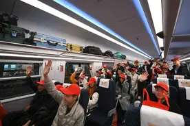 企业用工稳 务工人员返岗早——直击节后就业市场图片