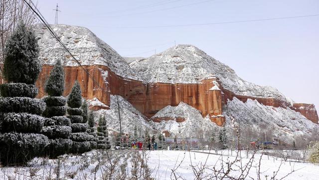 春雪润永靖 黄河岸畔美如画