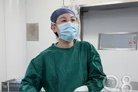 20岁女孩痛到满床打滚！医生：她比别人多一个……图片