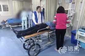 巡查途中突遇晕倒男子 网格员暖心施救及时送医图片