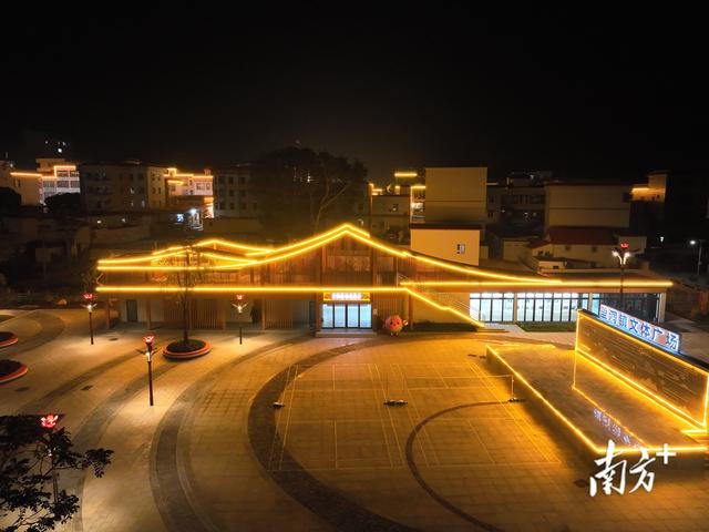 打卡里洞圩镇客厅，享独一份山水体验