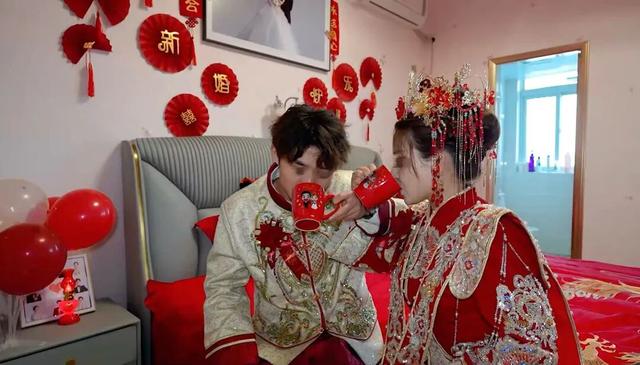 新娘陪嫁46万元存单+金条+奔驰？已婚女骗婚小伙获刑4年半