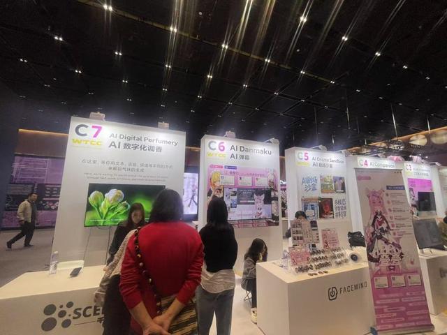 主打情绪价值，AI功能有限：智能硬件如何抓住用户核心需求