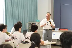 班主任钟南山为广医学子全英文授课图片