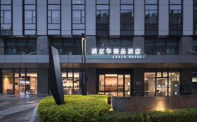 “深圳最大奥特莱斯，1折起，连续10天”