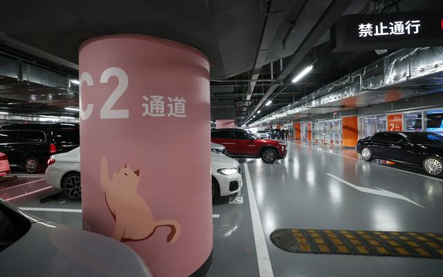 新闻8点见丨Z世代年轻人的冰雪游；快评：控烟黑科技需答好隐私考题