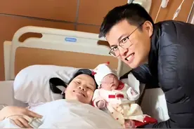 网红夫妇5年剖4胎，新生女儿确诊ABO溶血，妈妈泪目：感觉很对不起她图片