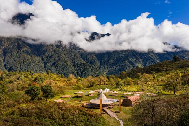 四川峨边：黑竹沟美景醉游人
