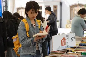 年轻人愿意进旧书店吗？在上海，这个问题这样解答图片