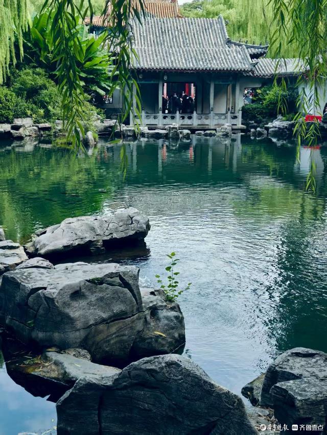 炎热的夏天，趵突泉给您带来一丝凉意
