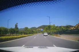出差途中“偶遇”嫌疑人，下一秒……图片