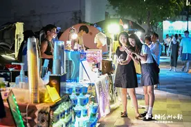 福州年轻人周末爱“赶集”图片