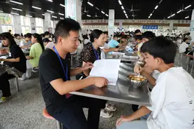 洛阳市纪委监委：监督落“食”处 护好校园餐图片