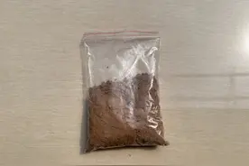 怎么看｜追捧“银行土”现象：你的焦虑，只是他人的生意图片