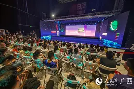 “观看AI展演后，我与孩子有了更多关于科技发展的讨论”图片