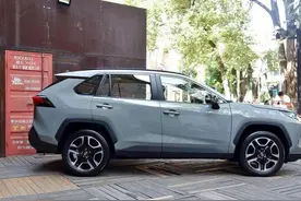 丰田RAV4和本田crv哪个好车主我迷恋了3年crv，结果却入手了荣放图片