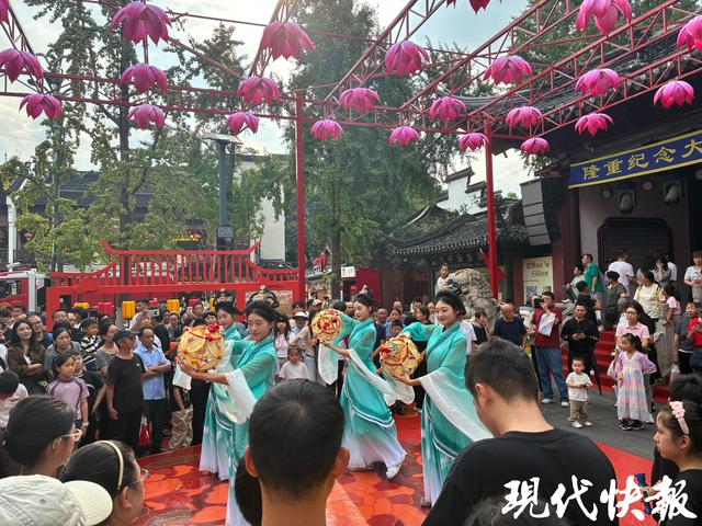 国庆中秋假期首日南京各大景区齐发力，特色活动开启狂欢模式