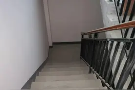 浙江一500多万的精装合院，准业主傻眼：楼梯间变毛坯，地下室没大门图片