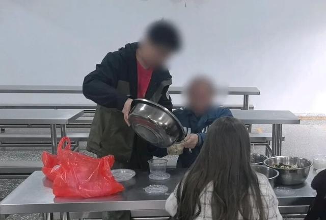 公安部A级通缉犯在狱中被揪出：13年从不使用真实口音	，交流随时变调