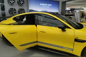 实探小米SU7 Ultra线下店：看车人太多，有门店被投诉，销售员称已收到超160辆大定订单图片