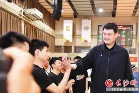 姚明长沙观战“篮球正青春”篮球友谊赛  这正是青春该有的样子图片