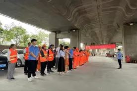 以“演”促防 以“练”备战——草滩保洁开展夏季防暑降温应急演练图片