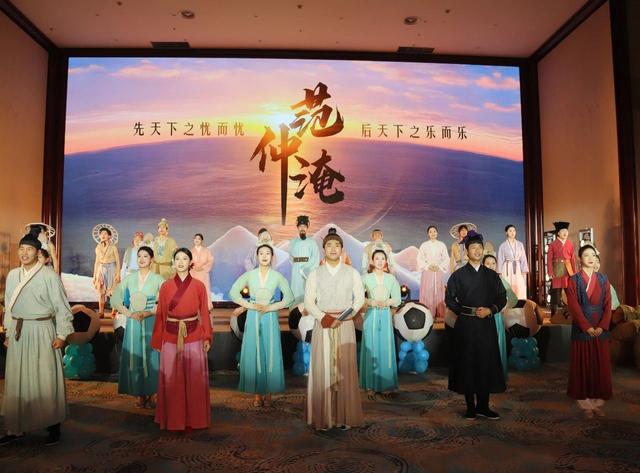 鹿哥哥和恐龙妹，见面啦！