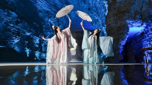不只是一场演出：在广西深山，我活进了白裤瑶的24小时