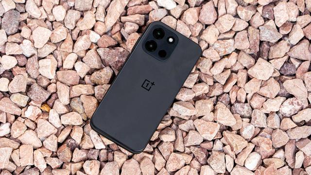 一加 Turbo 6 体验：9000mAh 大电池配 27W 反向快充，能打电话、打游戏的充电宝