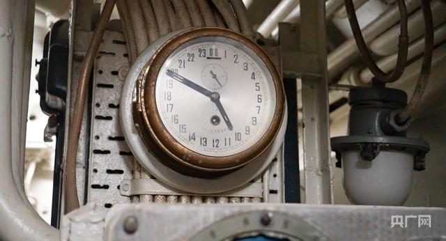 行进的海岸线丨登舱探秘“旅顺口”号潜艇的深海印记 新时代续写“远航”新篇