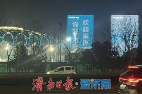 刀郎济南演唱会开唱 “刀迷”挤爆奥体附近酒店图片