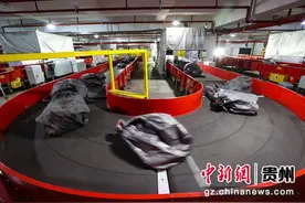 贵州贵阳：“双十一”过后 快递中转忙图片