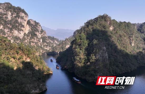 张家界市武陵源区：冬游宝峰湖 乐享山水间（组图）